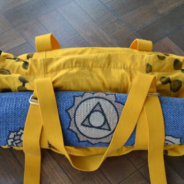 Duffel bag with yoga mat space